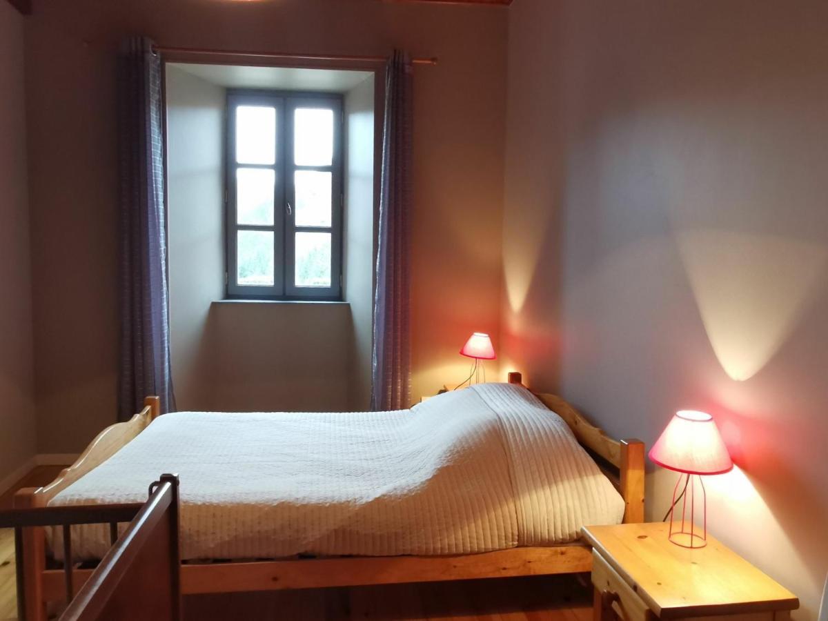 Gite 4 Pers Avec Cour, Vue Loire - Fr-1-582-122 Arlempdes Exterior foto
